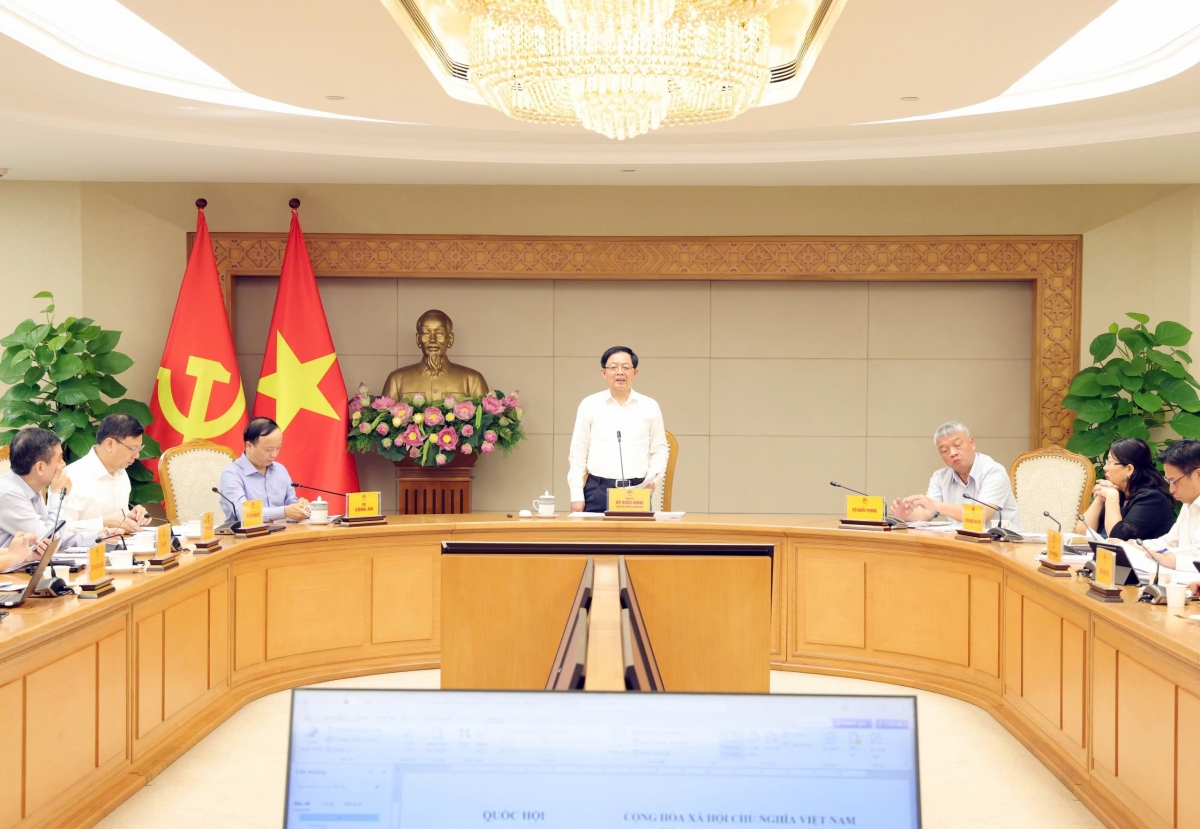 
Kơ iĕng Thủ tướng Hồ Quốc Dũng pơm tơm hop akom.