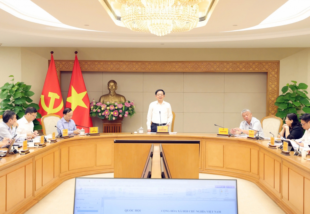 Kơ-iăng khua dêh čar ơi Hồ Quốc Dũng git gai mông jơnum