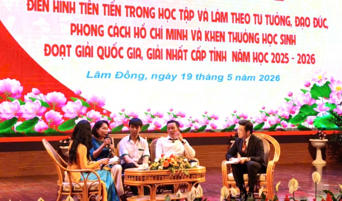 Bi mjĕ mjuk hŏng phung êdah kdlưn tui hriăm lehanăn hluê ngă gru mngač Awa Hồ.
