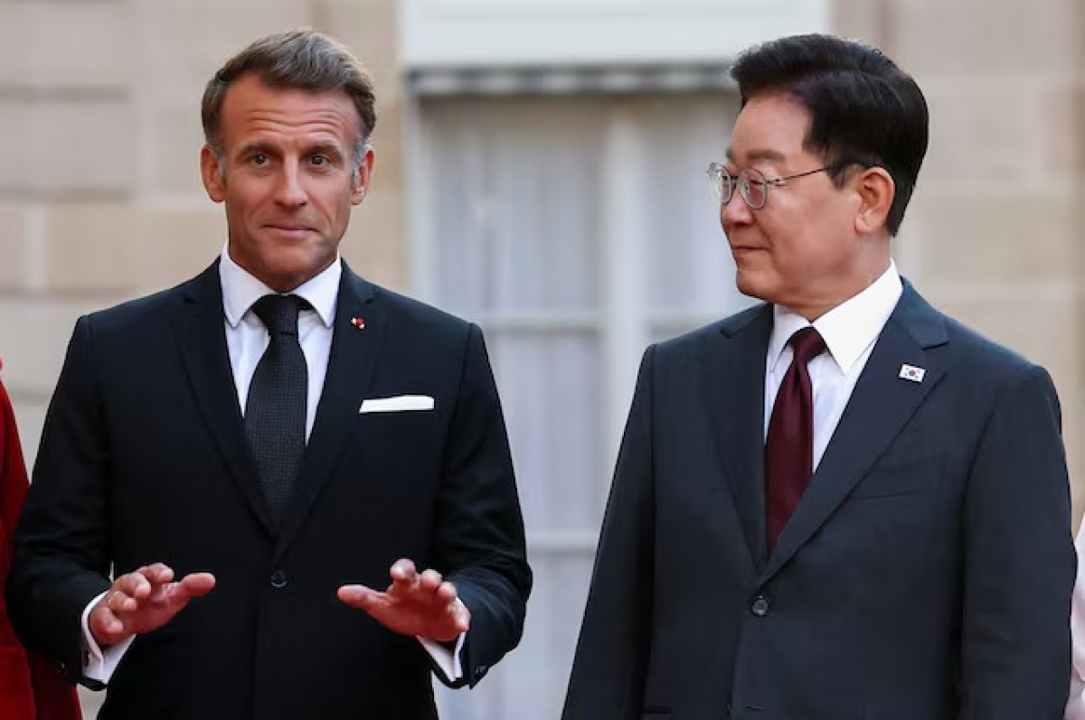 Tổng thống Pháp Emmanuel Macron và Tổng thống Hàn Quốc Lee Jae Myung. Ảnh Reuters