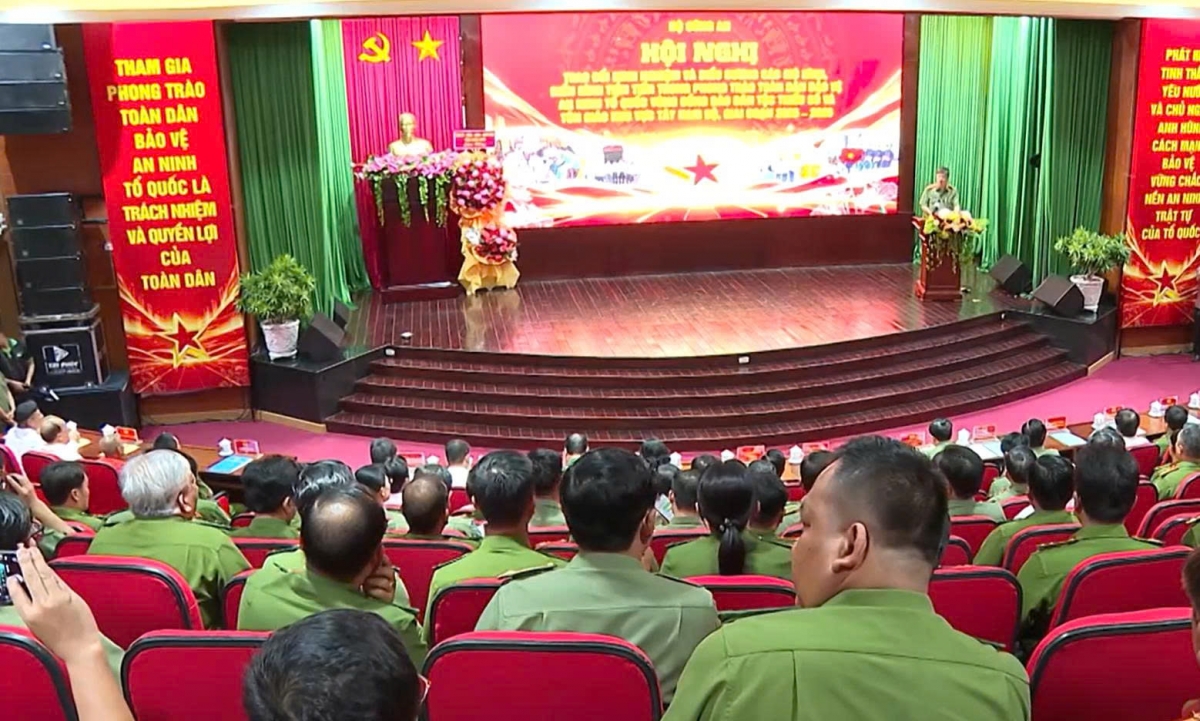 Việc xây dựng phong trào Toàn dân bảo vệ an ninh Tổ quốc được chú trọng gắn với phát huy vai trò của đồng bào dân tộc thiểu số, các chức sắc, chức việc tôn giáo và người có uy tín trong cộng đồng. (Ảnh: Chanh Tuy)