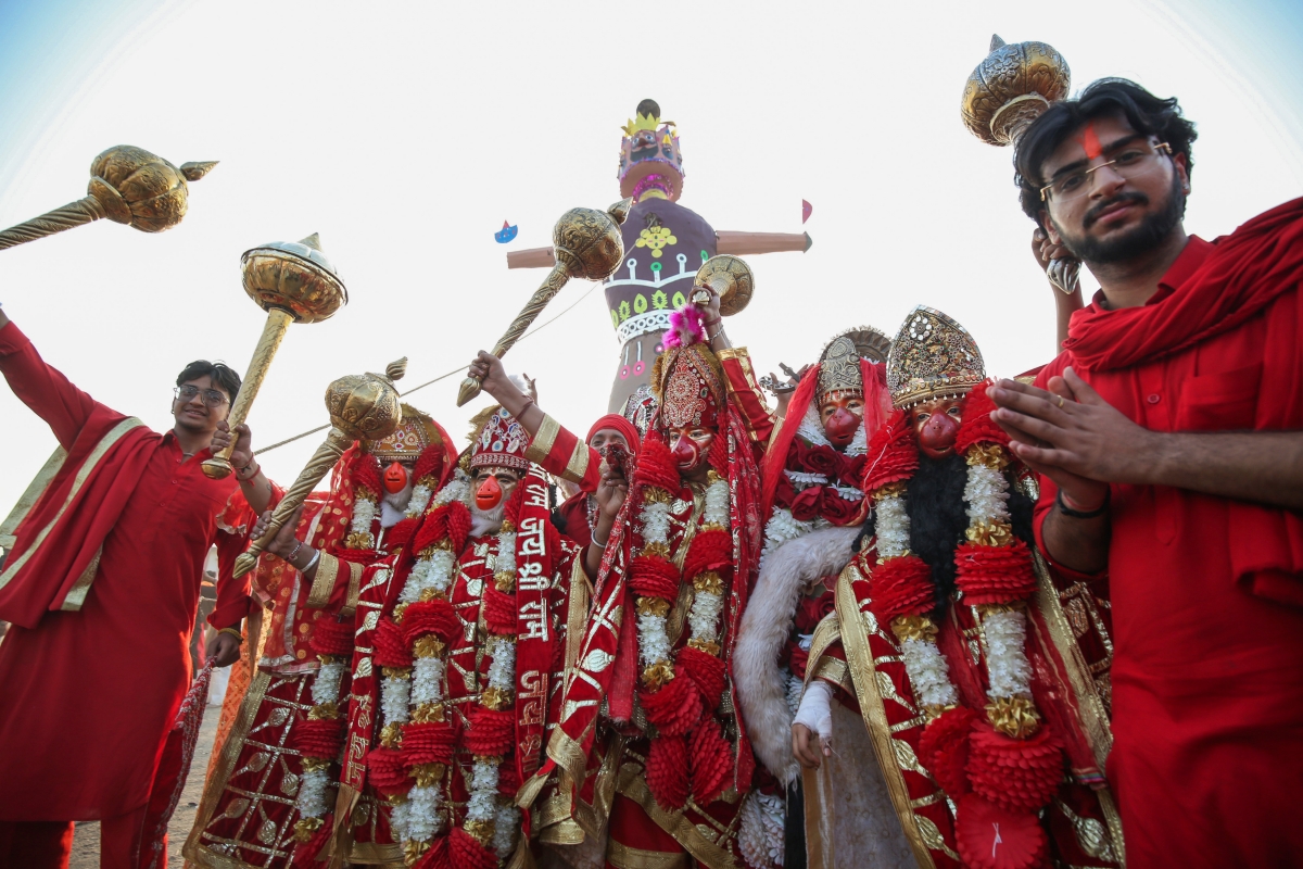 Dussehra là dịp các gia đình sum họp, người dân tham gia các hoạt động cộng đồng, những nghệ nhân phát huy nghề truyền thống. Ảnh: ANI