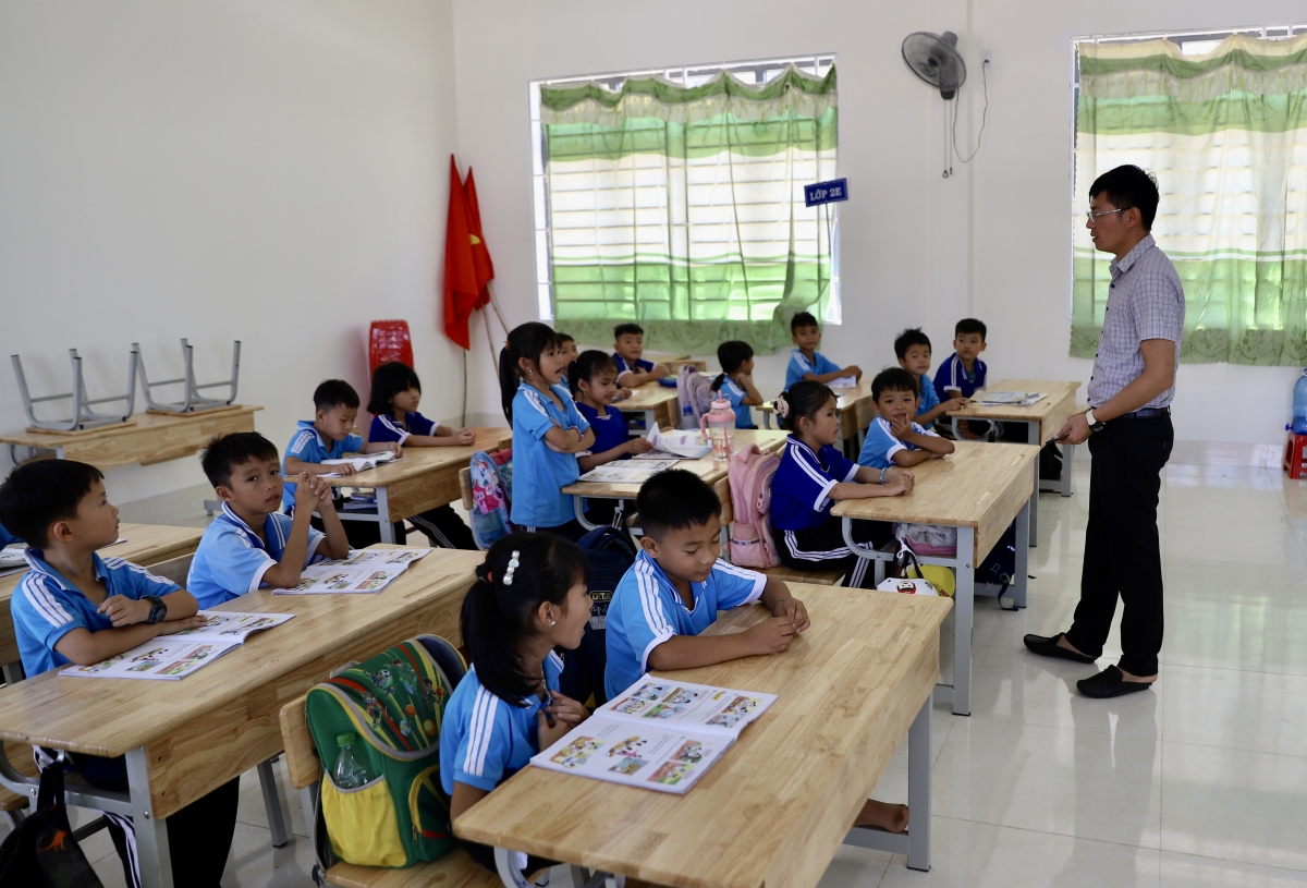 Một buổi học tại Trường nội trú liên cấp Tiểu học và Trung học cơ sở Ea Rốk, xã Ea Rốk. (Ảnh: Tuấn Long)