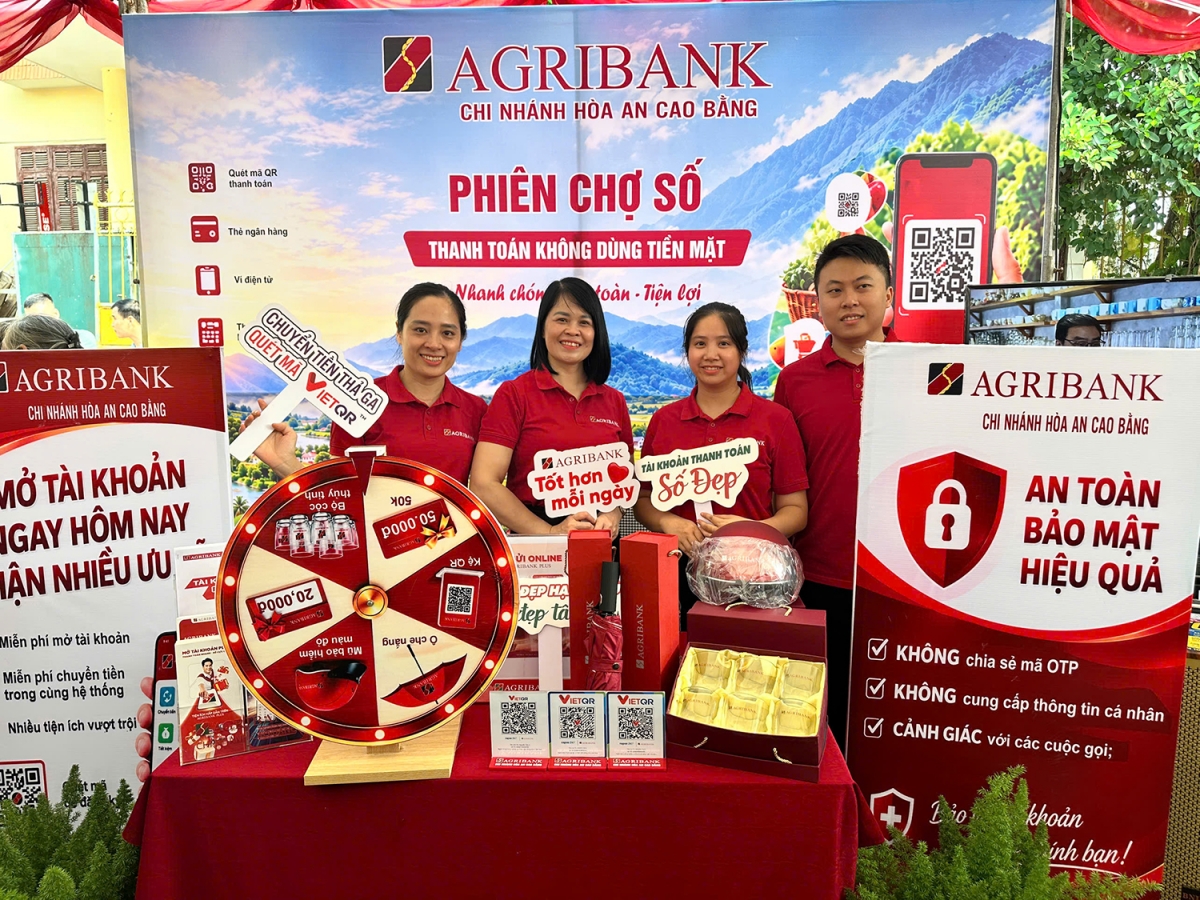 Phiên chợ là minh chứng cho nỗ lực đưa công nghệ số vào quảng bá, kết nối và tiêu thụ nông sản ngay từ cơ sở, góp phần cụ thể hóa tinh thần Nghị quyết số 57-NQ/TW về đột phá phát triển khoa học, công nghệ, đổi mới sáng tạo và chuyển đổi số quốc gia. (ảnh Nguyễn Hoàng Duy Thái/VOV Đông Bắc)