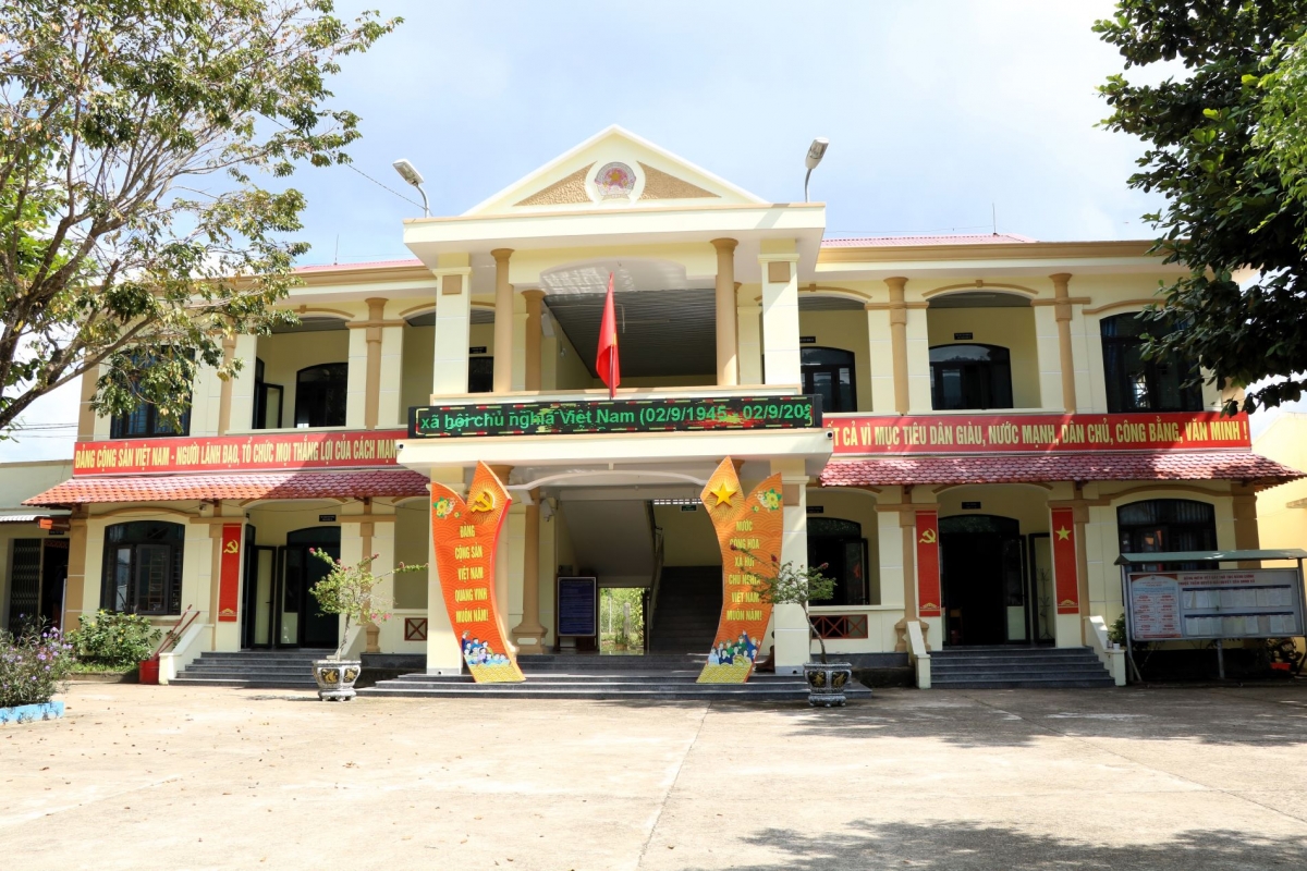 Tỷ lệ hồ sơ được tiếp nhận, xử lý qua dịch vụ công trực tuyến ở xã Sông Vàng
được nâng cao nhờ chuyển đổi số (Ảnh: Vinh Thông)