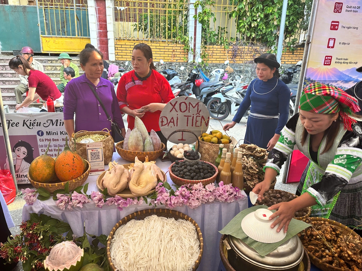 Để kênh bán hàng trực tuyến phát huy hiệu quả lâu dài, việc quảng bá cần đi cùng chất lượng ổn định, thông tin sản phẩm chính xác và khả năng giao hàng. (ảnh Nguyễn Hoàng Duy Thái/VOV Đông Bắc)