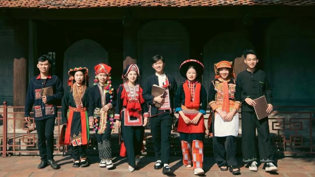 Các em sinh viên trong nhóm "Người Dao Việt Nam - Gắn kết từ bản sắc". Ảnh: Facebook Sinh viên dân tộc Dao tại Hà Nội.
