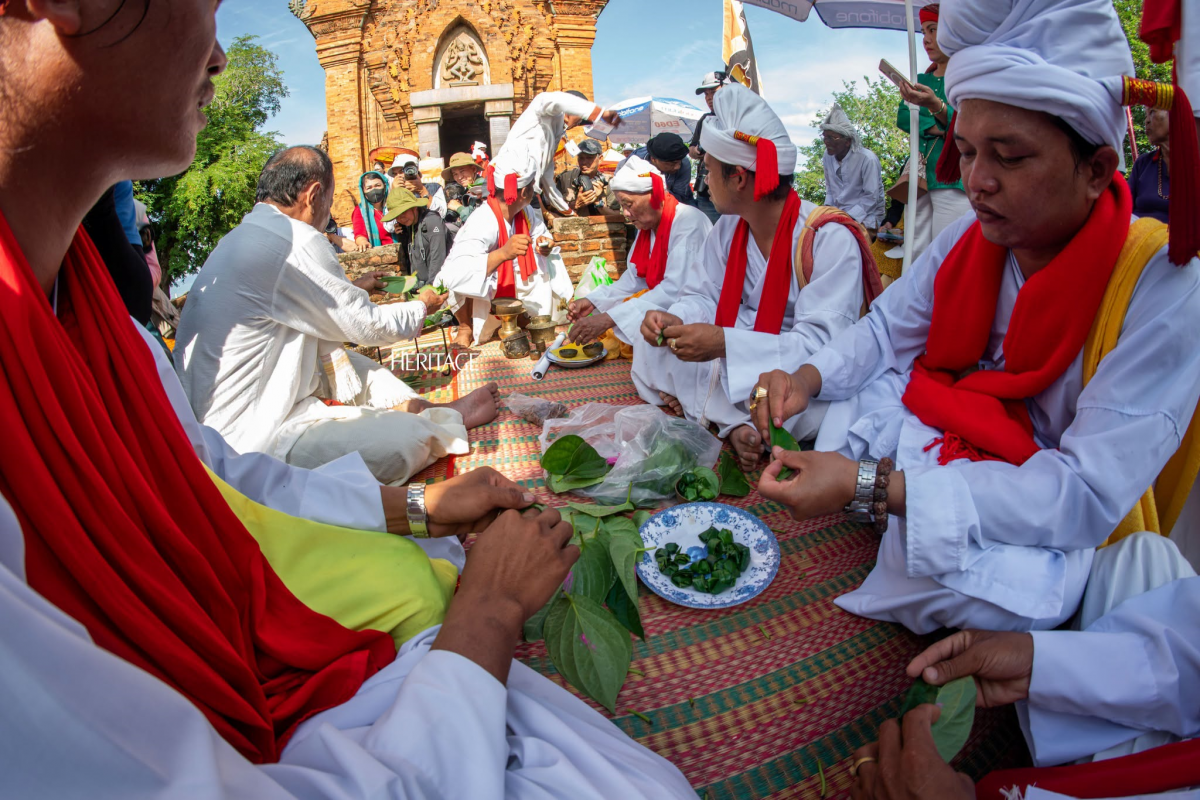 Dom halau janeing Cam Ahier ngak adat di bimong