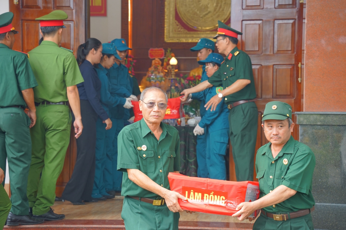 Mâu túa kơxêng kiâ mô đô̆i dêi kong pơlê Lâm Đồng châ séa ngăn hdrối vâ pơcháu ăm séa ngăn ADN