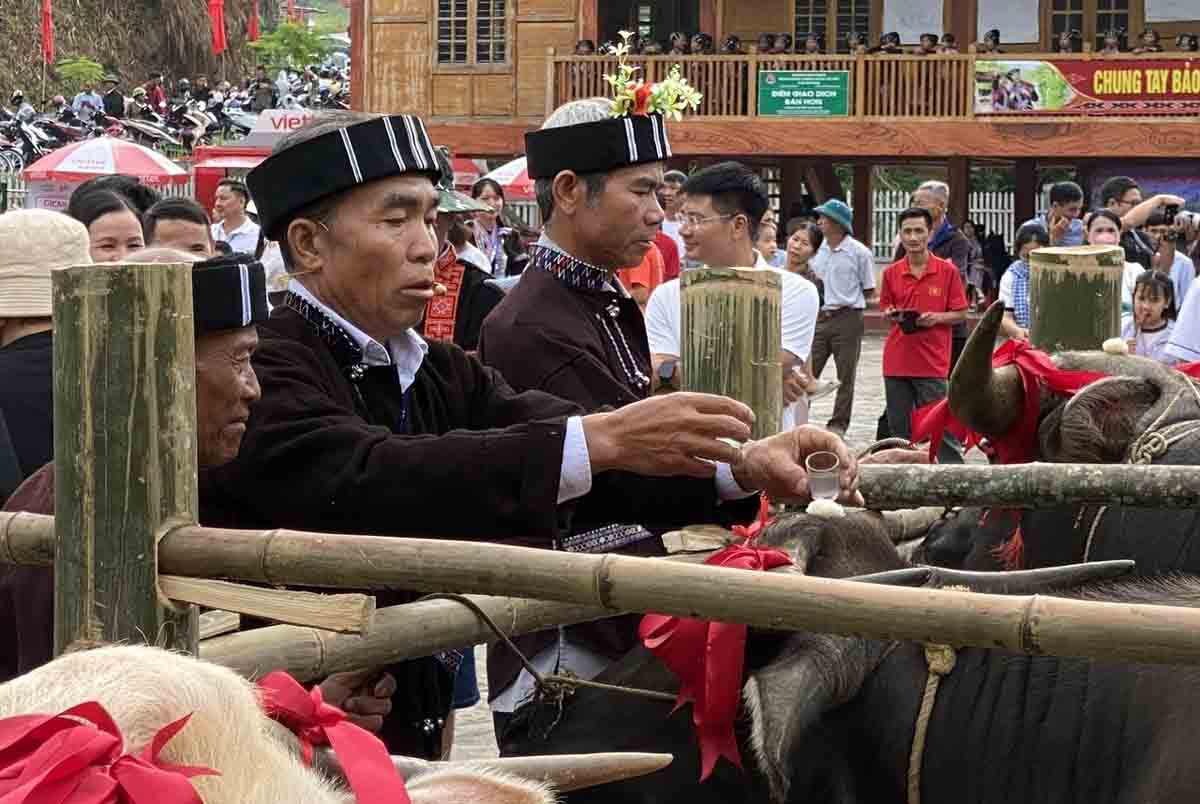 Việc giới thiệu Sú Khon Khoài trong ngày hội mở thêm cơ hội giao lưu văn hóa, giúp du khách hiểu sâu hơn về đời sống tinh thần và bản sắc của đồng bào Lự (Ảnh: Khắc Kiên)