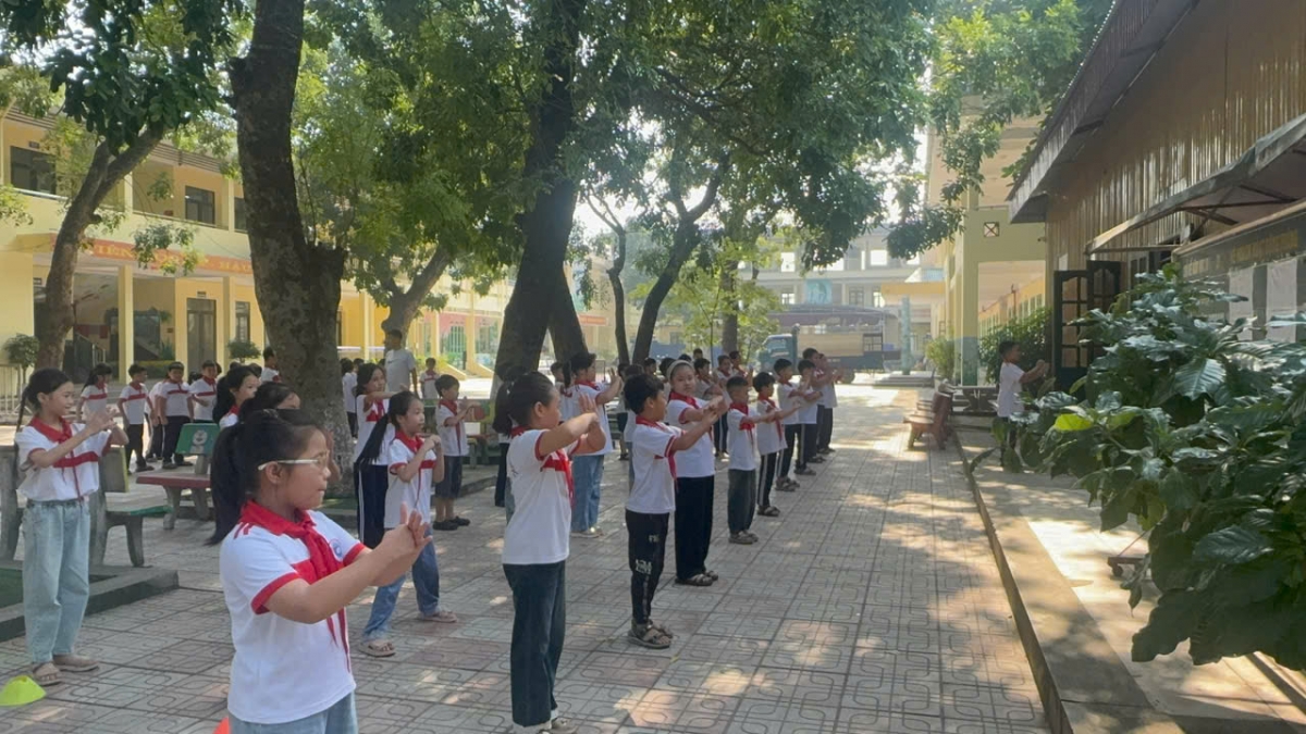 Tập luyện môn võ cổ truyền đang trở thành hoạt động quen thuộc trong đời sống học đường (Ảnh: Hoàng Tú-Công Luận)