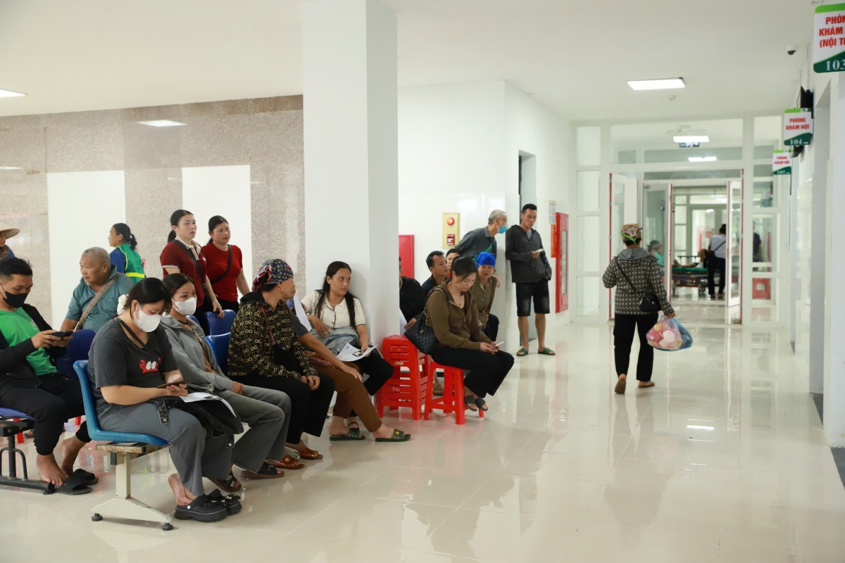 Dù mới đưa vào hoạt động, Trung tâm Y tế khu vực Bảo Yên đã thu hút đông đảo bệnh nhân tới thăm khám (Ảnh: An Kiên)