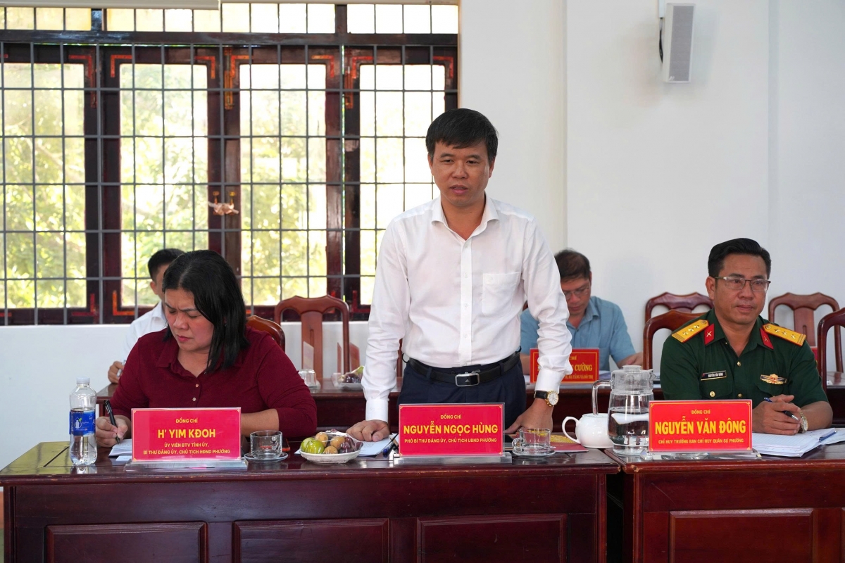 Theo ông Nguyễn Ngọc Hùng, Chủ tịch UBND phường Buôn Hồ, dù địa phương đã rà soát, vận động người đủ điều kiện, một số vị trí vẫn chưa có người đồng ý nhận nhiệm vụ.(Ảnh: Nam Trang)