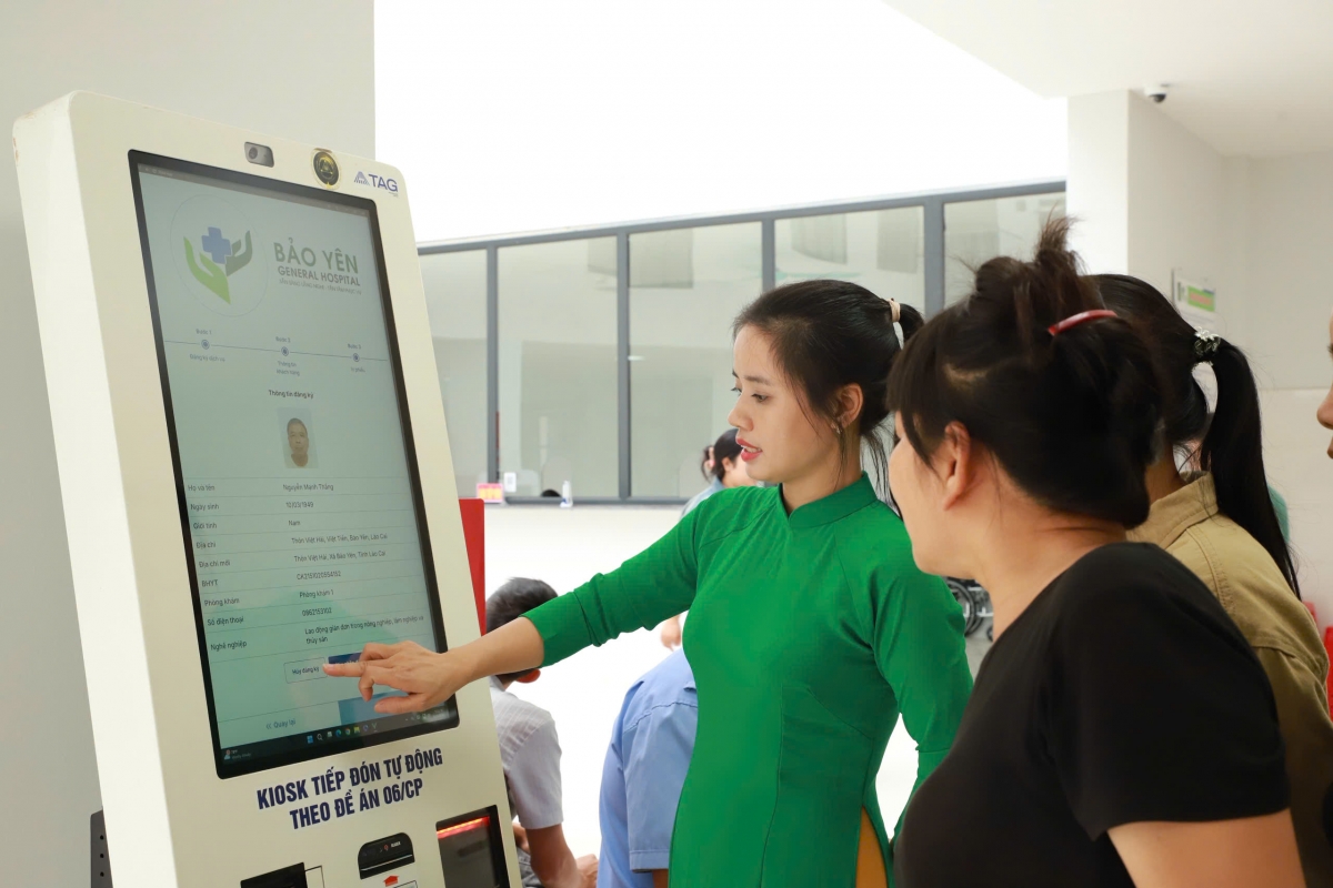 Hệ thống Kiosk tiếp đón tự động đặt tại sảnh Trung tâm. (Ảnh: An Kiên)