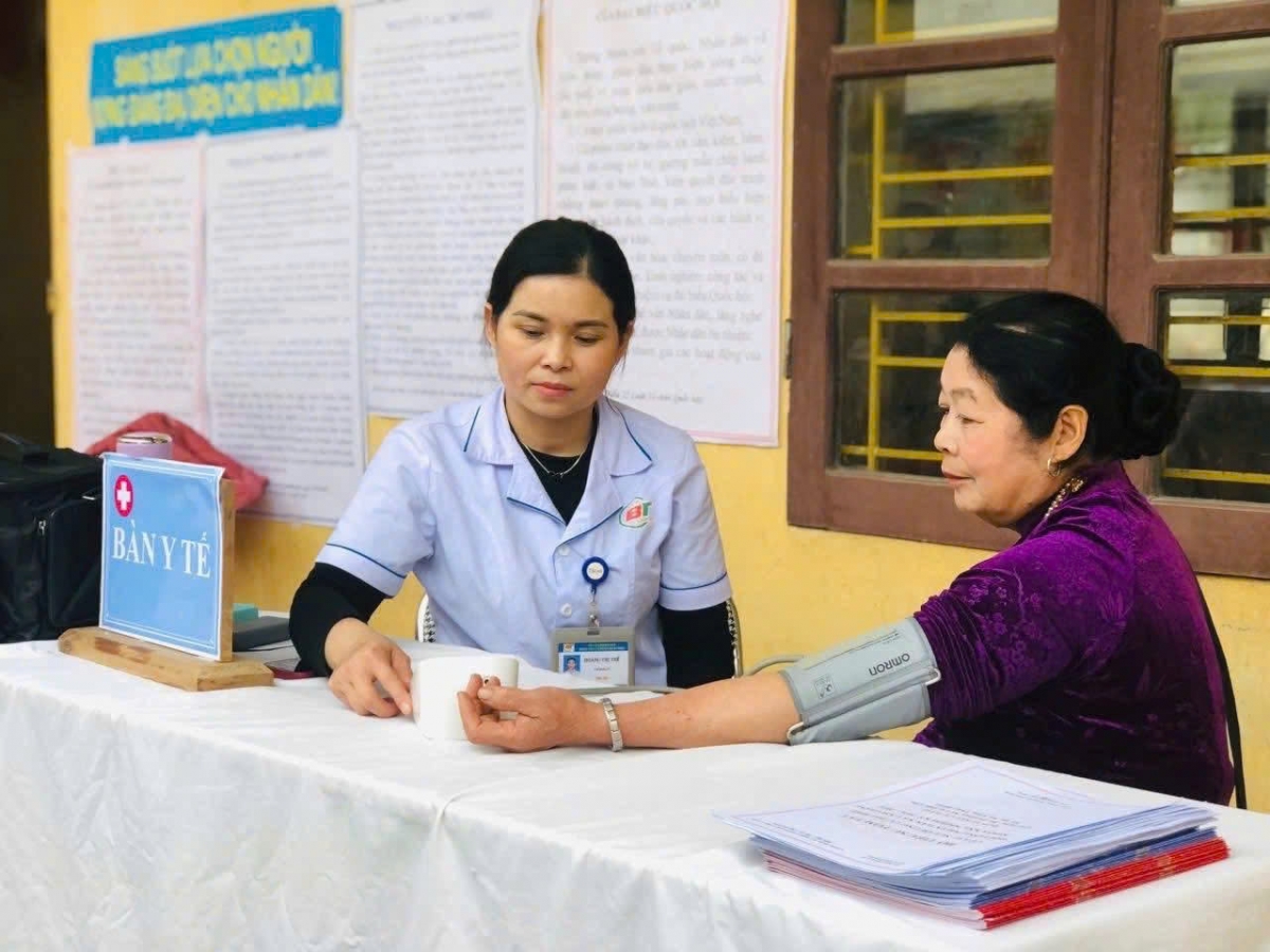 Việc thành lập Trung tâm đã tạo chuyển biến trong thói quen chăm sóc sức khỏe của người dân, nhất là người cao tuổi. (Ảnh: Công Luận- Thuý Kiều)