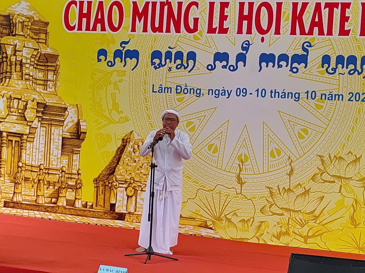 Hội thi thổi kèn saranai tại tháp Pô Sah Inư năm 2026. (Ảnh: Đoàn Thụy Sĩ)
