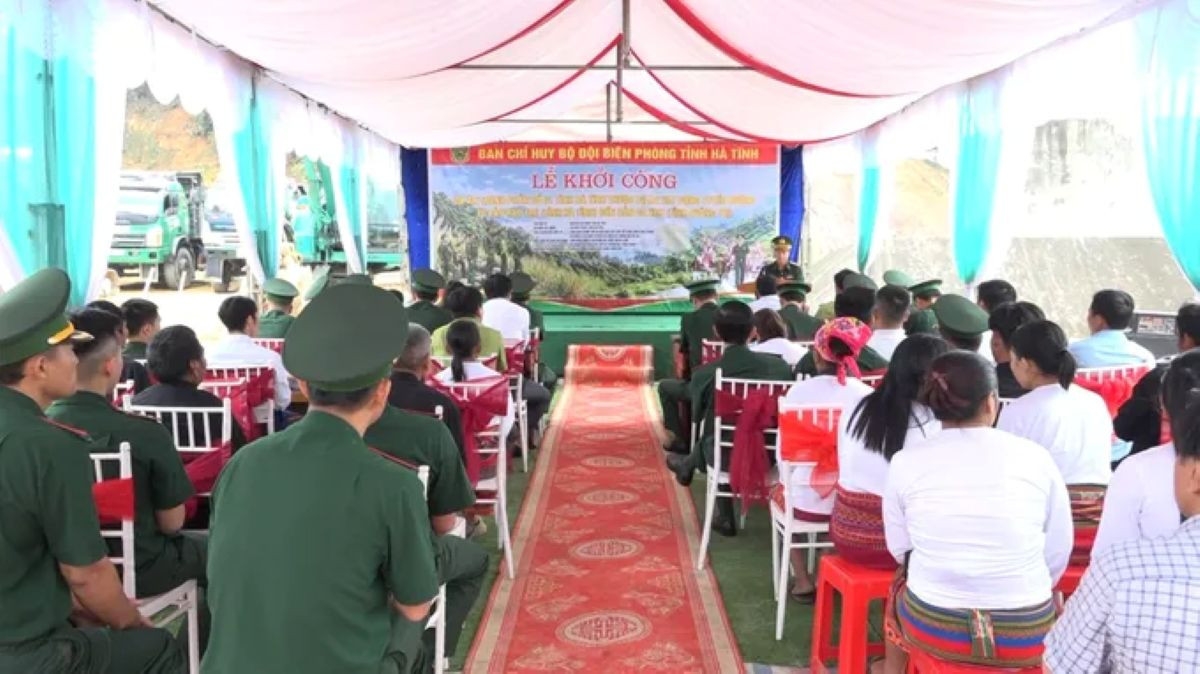 Tuyến đường kết nối đồng bào Chứt ở bản Rào Tre (Hà Tĩnh) với đồng bào Chứt ở bản Cà Xèng (Quảng Trị) đã được khởi công xây dựng.  