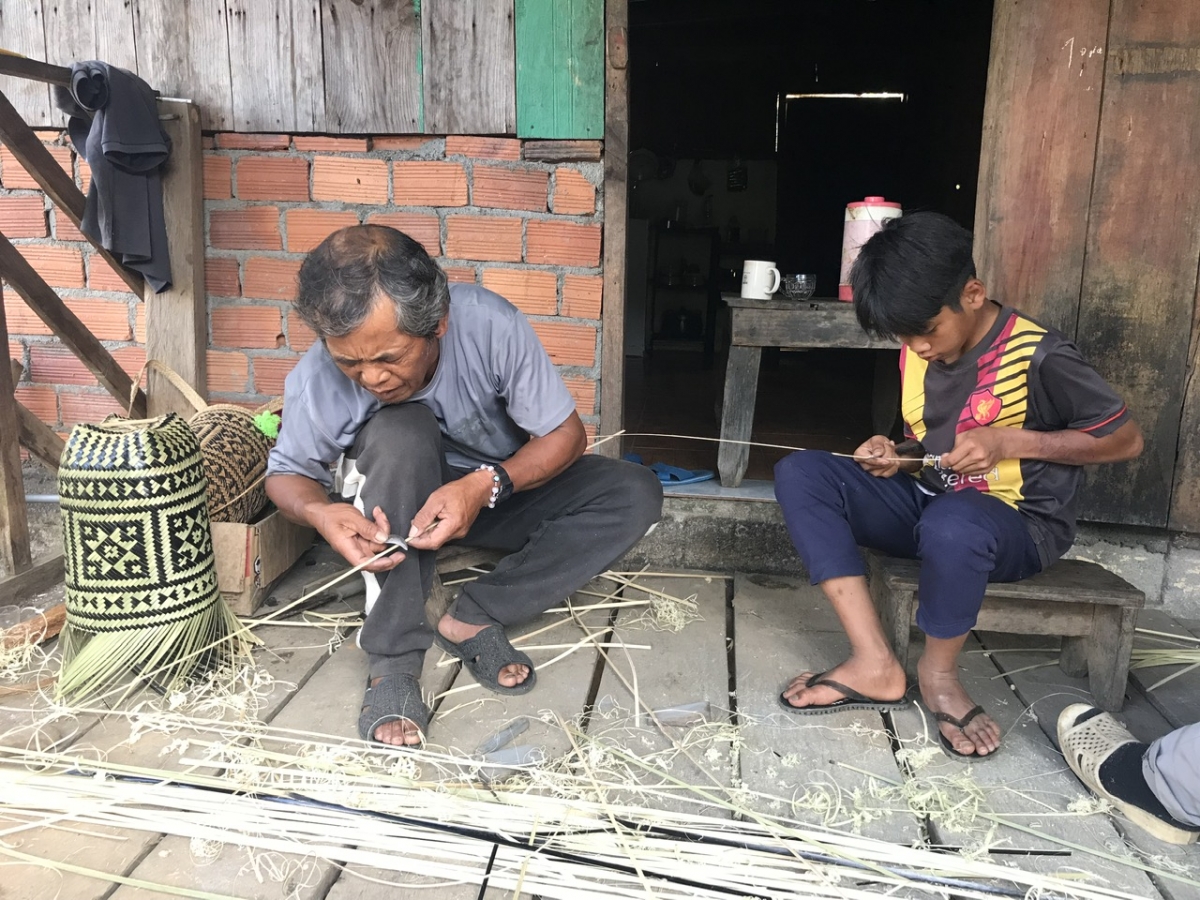  
Pô mbruă Rơ Ông Ha Bông leh anăn Bon Niêng Hoàng Đức dôk hrĭ mñam