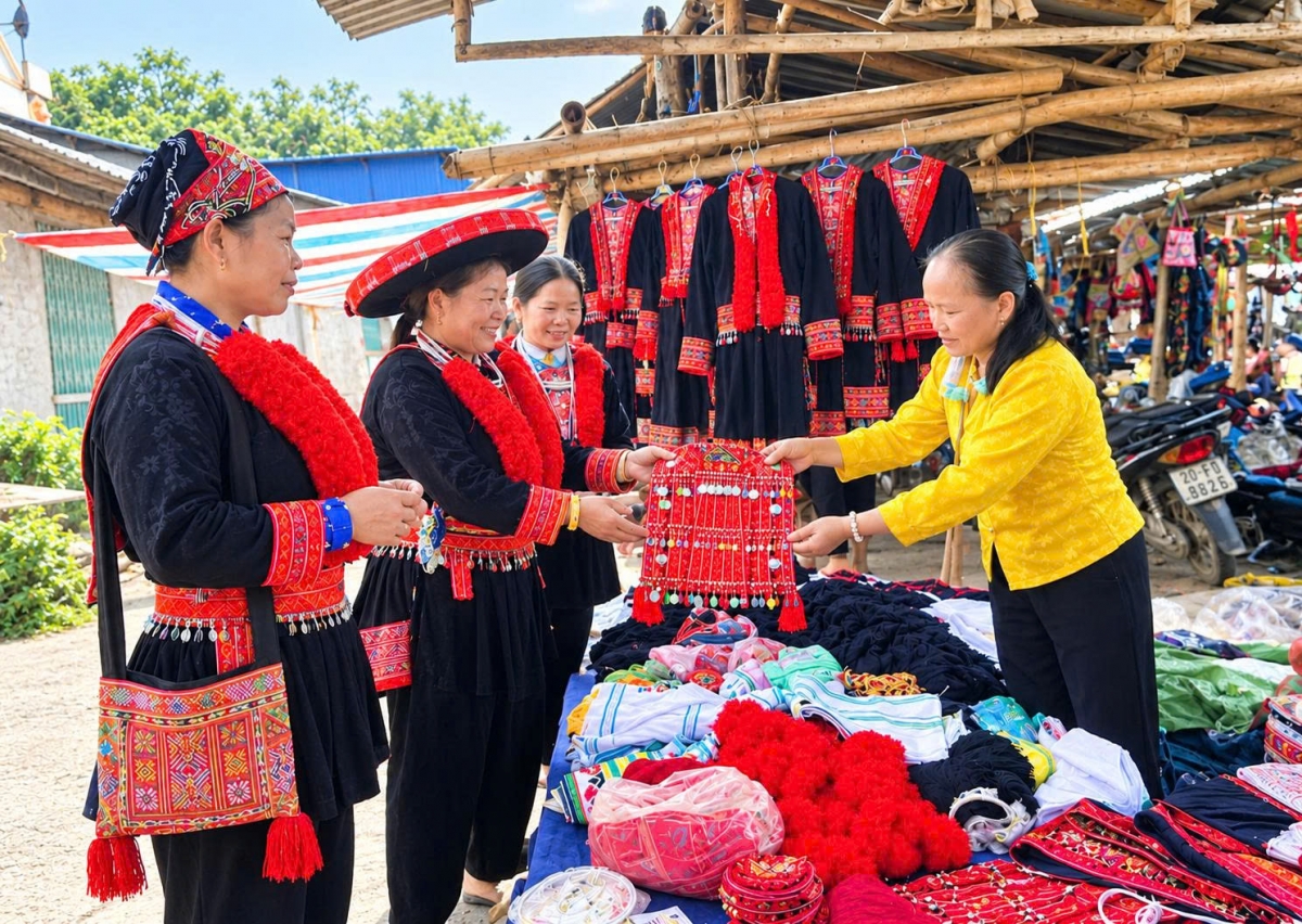 Những gian hàng bán quần áo, vải thổ cẩm luôn nổi bật giữa phiên chợ Rã. ( Ảnh: Công Luận)