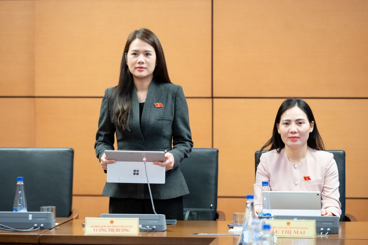 Đại biểu quốc hội Vương Thị Hương, Đoàn Tuyên Quang (Ảnh: quochoi.vn)