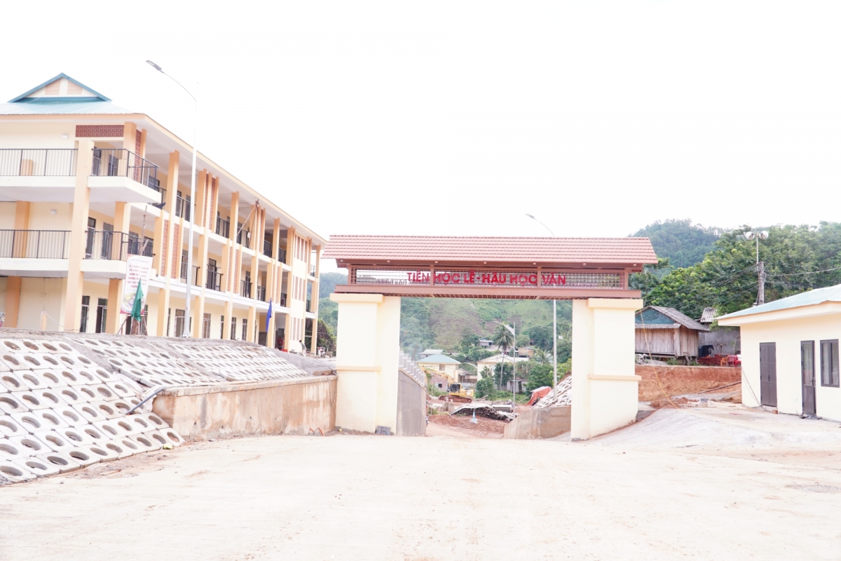 Một ngôi trường nội trú ngay trên địa bàn biên giới có thể tạo ra thay đổi tích cực trong học tập, sinh hoạt của con em vùng đồng bào dân tộc thiểu số. (Ảnh: Thanh Hiếu)