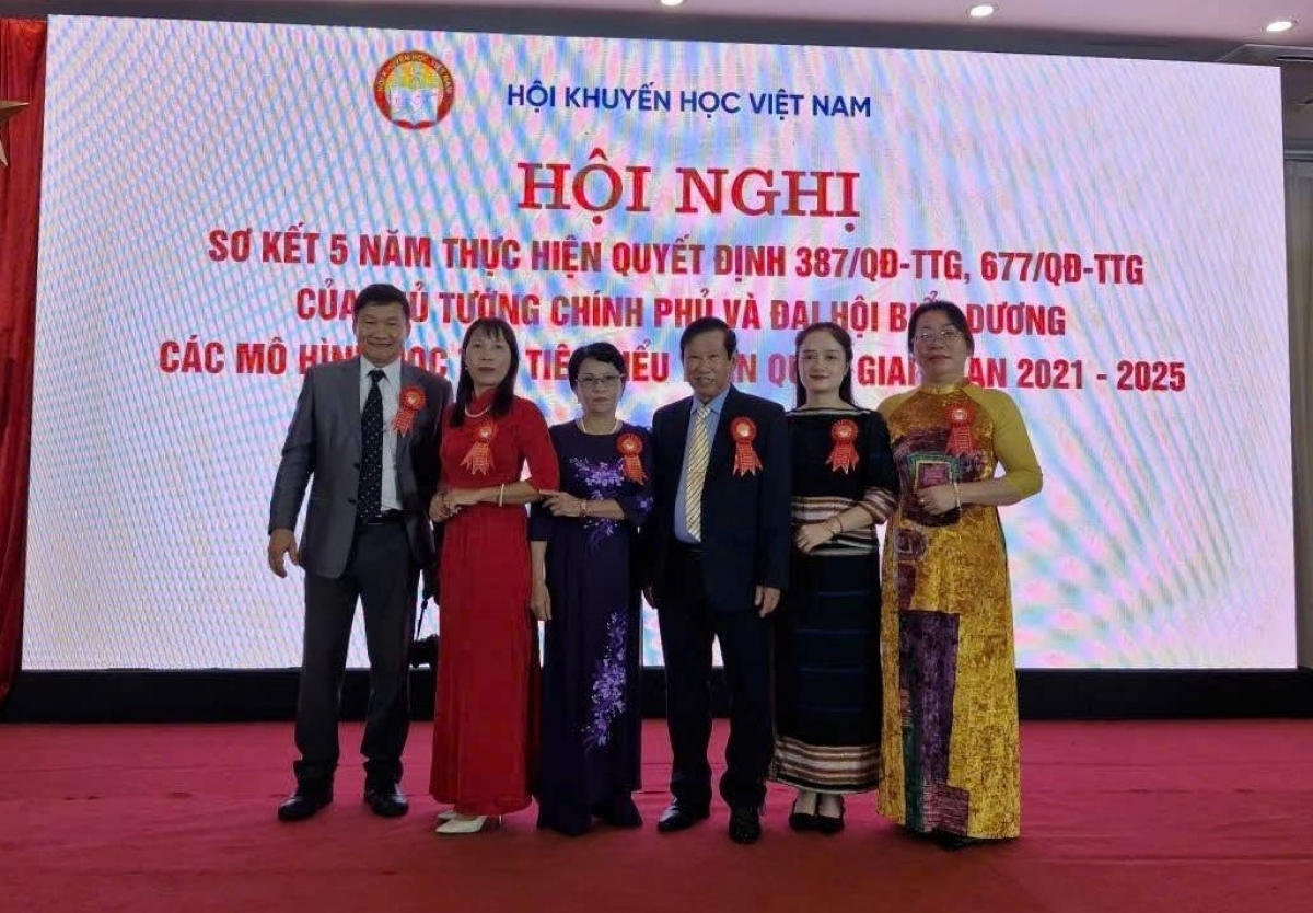 Pô bi ala gŏ sang Rcom H'Kliơng tŭ mă hră pah mni mơ̆ng Êpul hgŭm mtrŭt mđĭ klei hriăm hră Việt Nam.