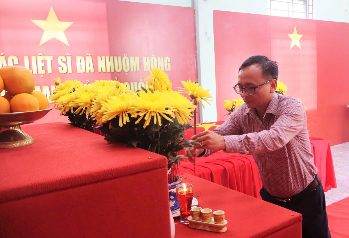 Nting tahen khĭt dơi ndơ̆ sĭt jay mât prăp
 