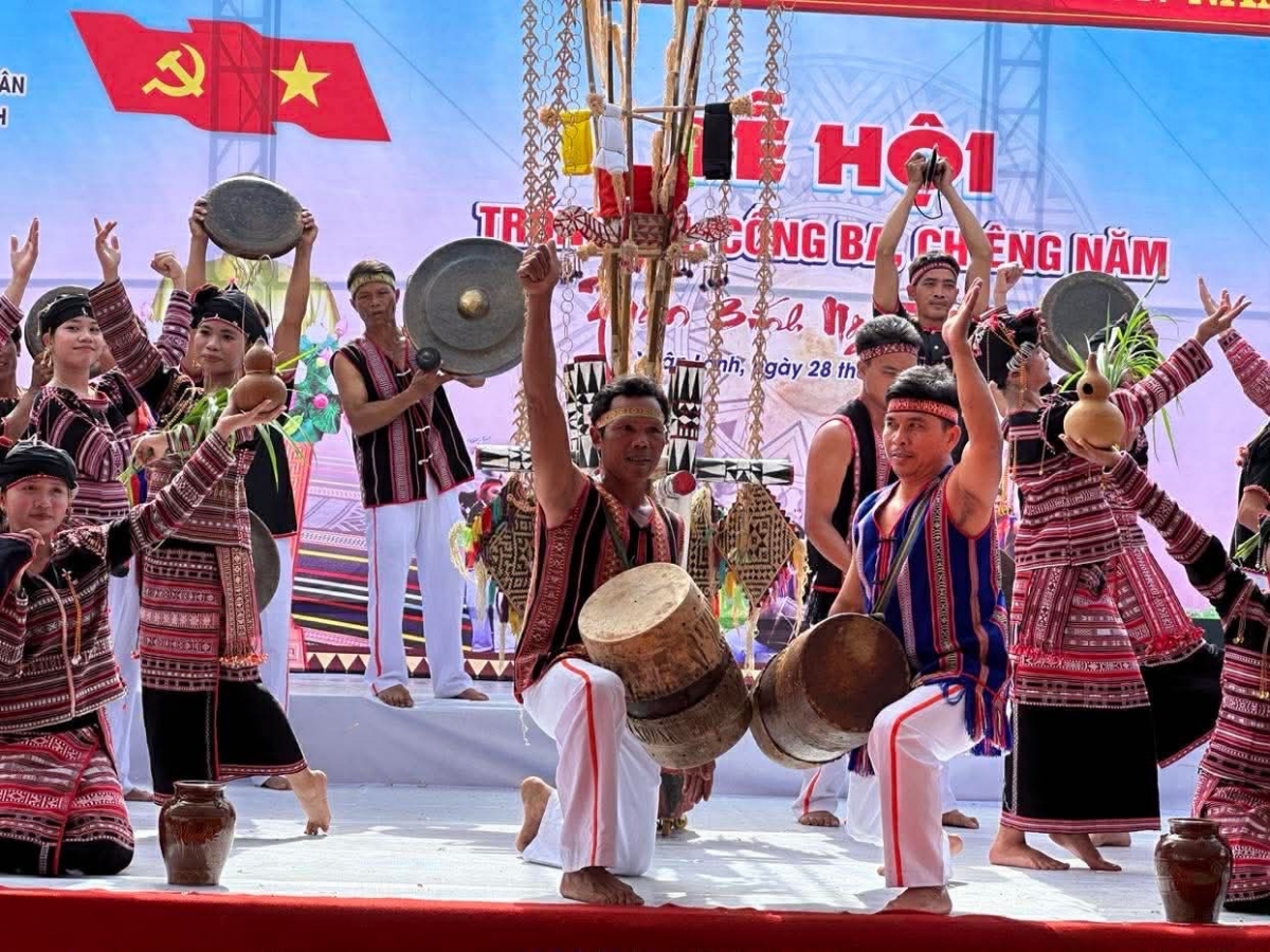 Ală cau chài bơyai lơh niam chài Sơng gơr yô - Mồng pe - Cing pram