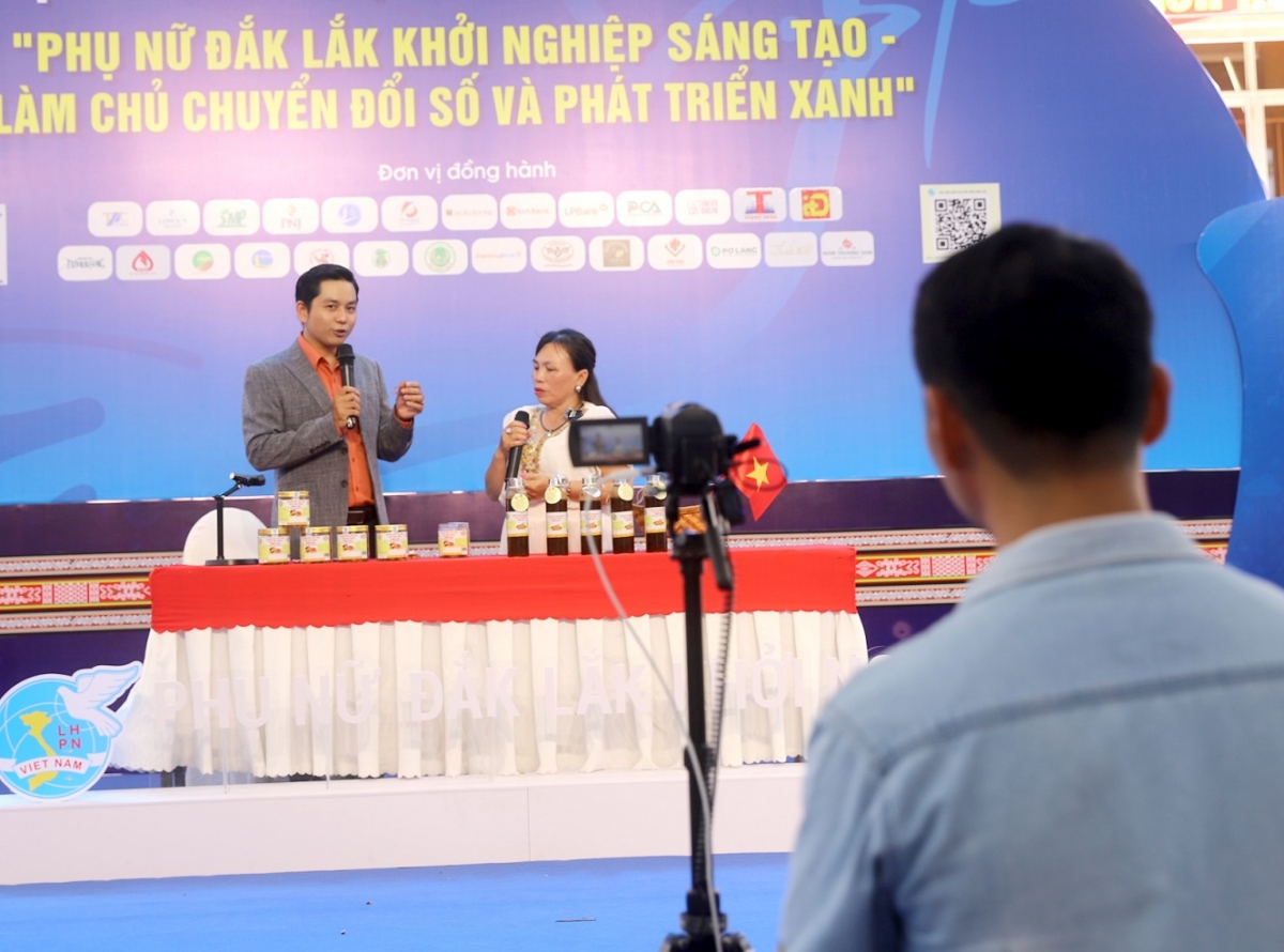 Amai Đặng Thị Hồng Đào livestream lăi pơthâo gơnam tam yua sang gơñu pơkra rai dưm pơƀuh amang plang mơnuih mơnam
