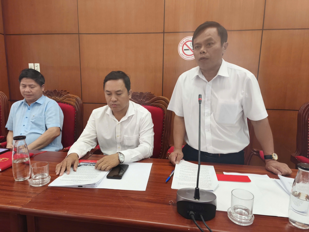 Ông Nguyễn Huy Tiến, Bí thư Đảng ủy xã Ia Rvê, kiến nghị đầu tư công trình thủy lợi để chuyển đổi cây trồng, nâng cao hiệu quả sản xuất, tạo sinh kế và giảm nghèo cho người dân vùng biên.
(Ảnh: Nam Trang/VOV Tây Nguyên)