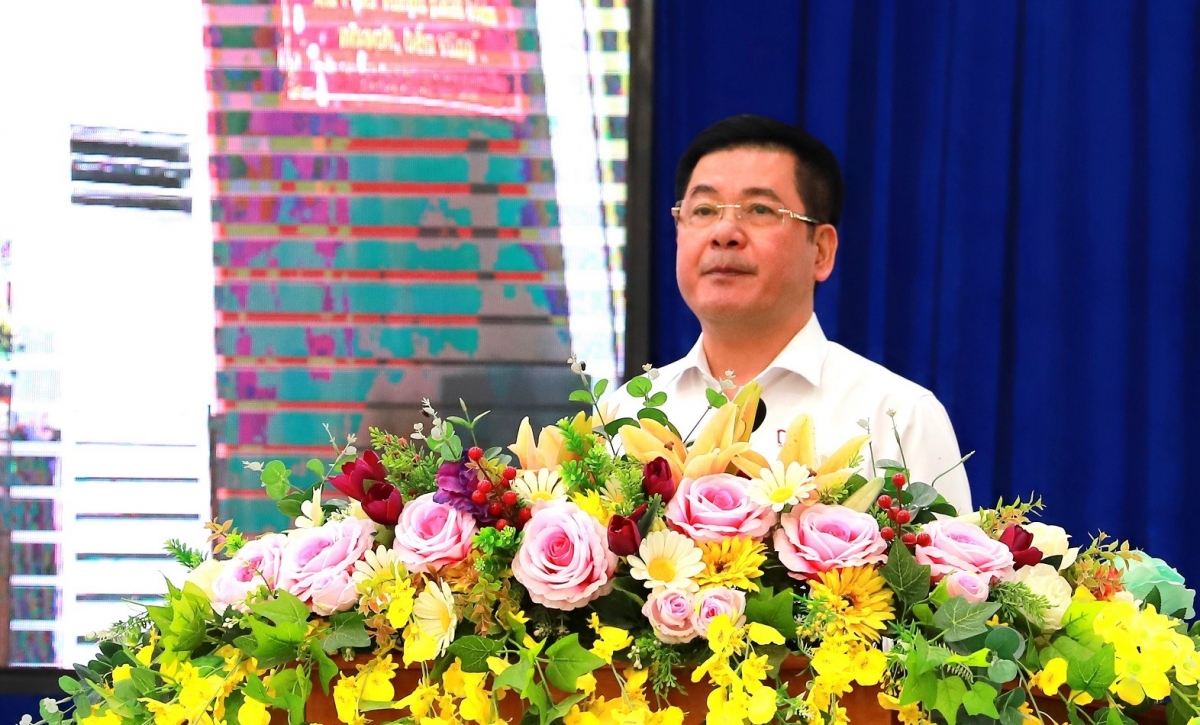 
Ồng Nguyễn Hồng Diên - Phó Chủ tịch Quốc hội đơs tàm pơrjum tìp mat cau tĕ khà