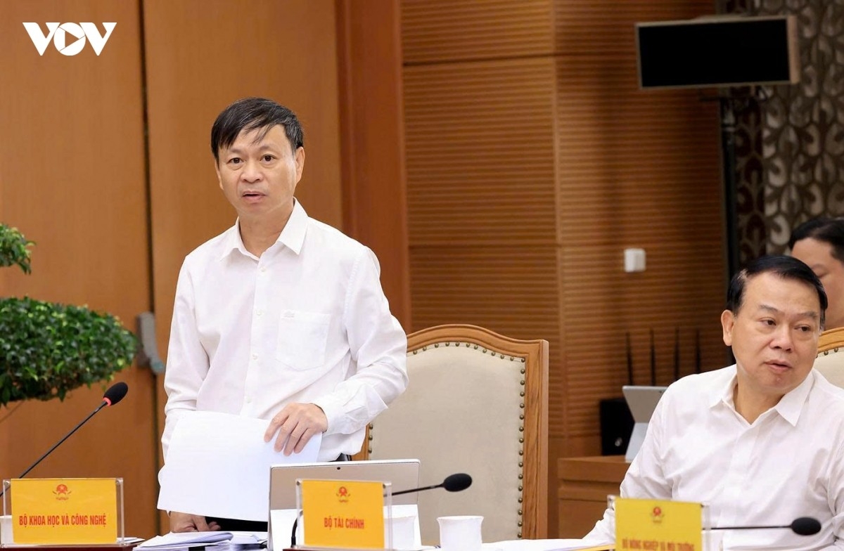Thứ trưởng Bộ Khoa học và Công nghệ Hoàng Minh phát biểu tại cuộc họp