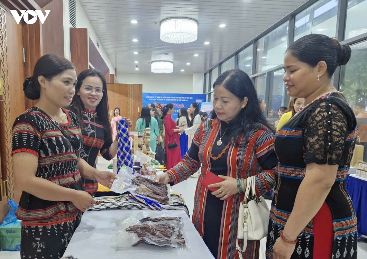 Phụ nữ DTTS ngày càng tự tin vươn lên làm chủ cuộc sống