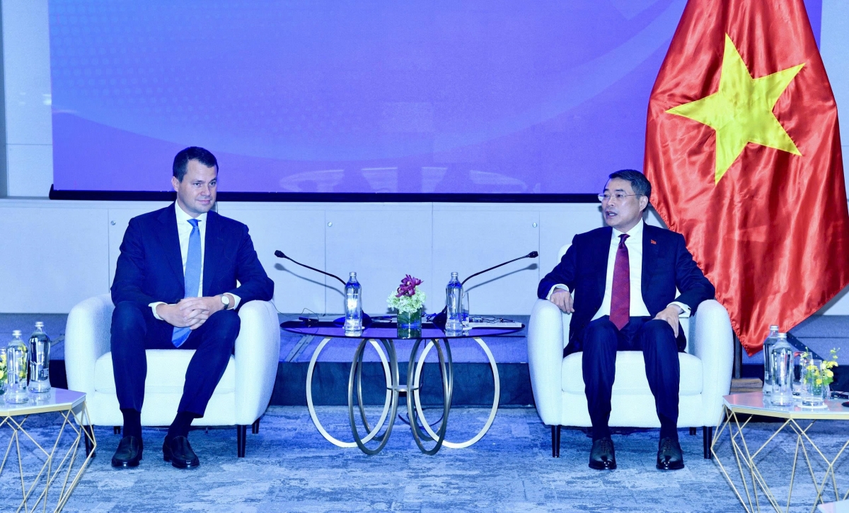 -Khua knŭk kna drông Khua gĭt gai Klei bi kƀĭn bruă duh mkra tar rŏng lăn.