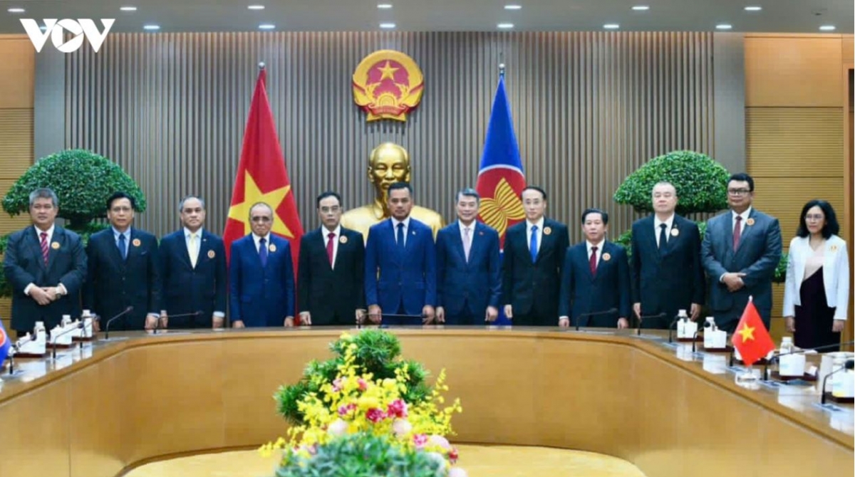 Khua dêh čar ơi Lê Minh Hưng hăng grup khua mua djop sang bruă ngă tui tơlơi phiăn dêh čar ding kơna ASEAN