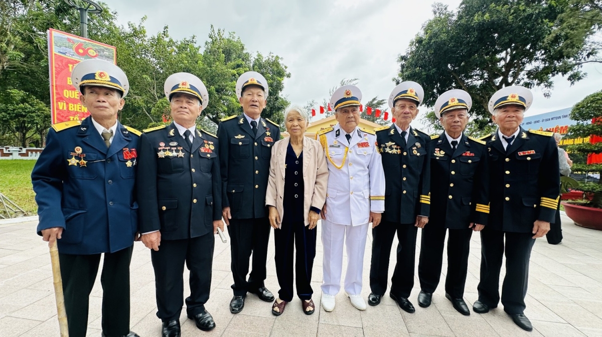 Pô apăn akŏ ƀat tô Hồ Đắc Thạnh (buh ao kô̆) hrŏm hăng ƀing tơhan ƀat tô 41
