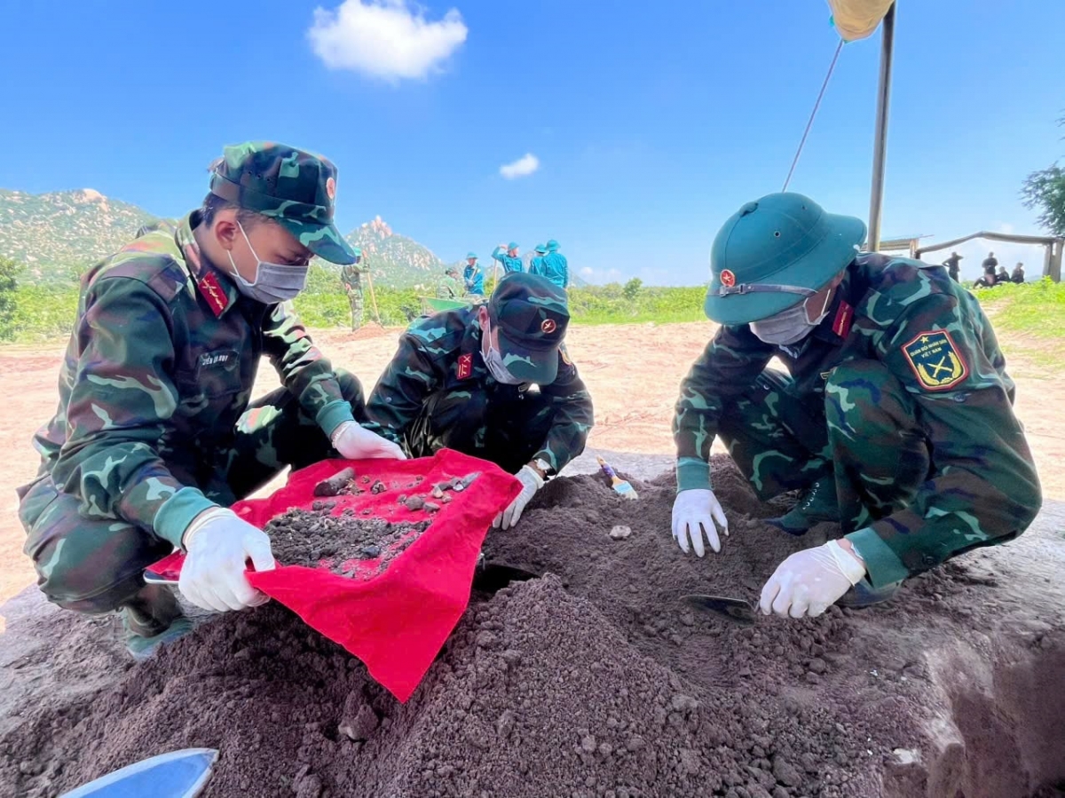 Khu ki ai tơdjâk troh tí tăng tơkŭm kơxêng kiâ, tơmeăm khoăng