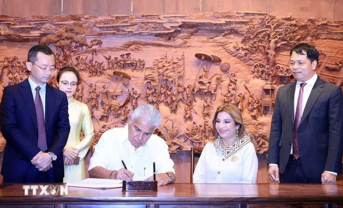 Ồng José Raúl Mulino, Kwang atbồ lơgar Panama mờ Pơ-ùr cih jơnau lời kir tàm tiah Văn Miếu – Quốc tử giám drim ngai 06 nhai 10 nam 2026; Rùp: Anih yal tơnggĭt jơnau Việt Nam