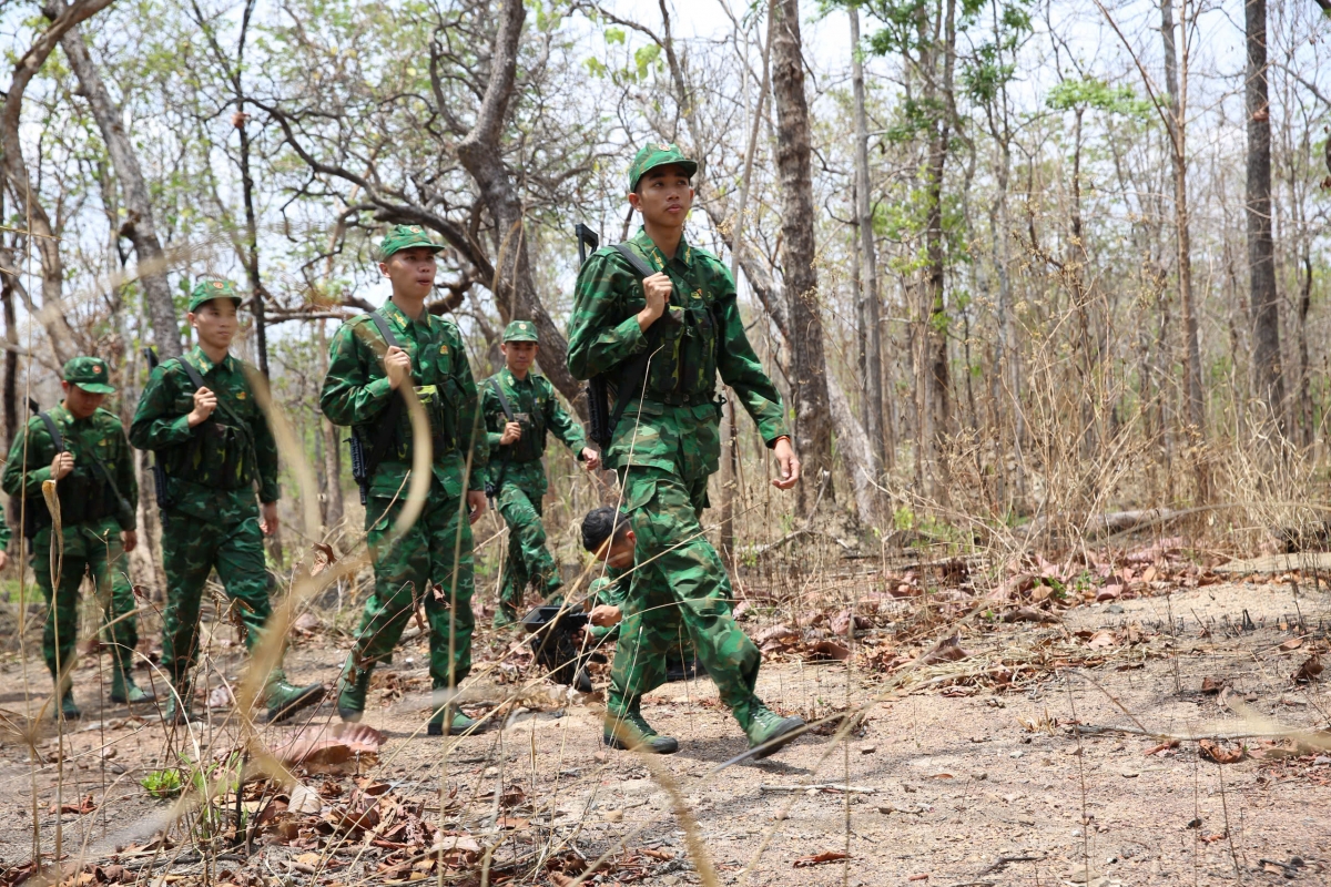 Lực lượng Bộ đội Biên phòng tuần tra, kiểm soát, bảo vệ đường biên, cột mốc, góp phần giữ vững chủ quyền, an ninh biên giới quốc gia. (Ảnh: Nam Trang/VOV Tây Nguyên)