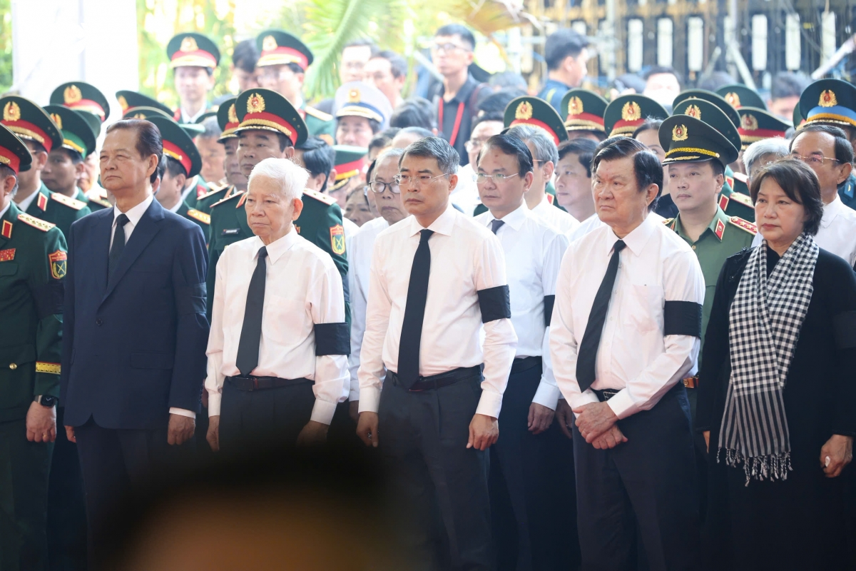 Page ini, adat kakuh rivang, palao saong ba nao dar 731 atau talang liet si hu peih ngak di Bein bingu Lê Thị Riêng saong Kubo Liet si Ban raya HCM