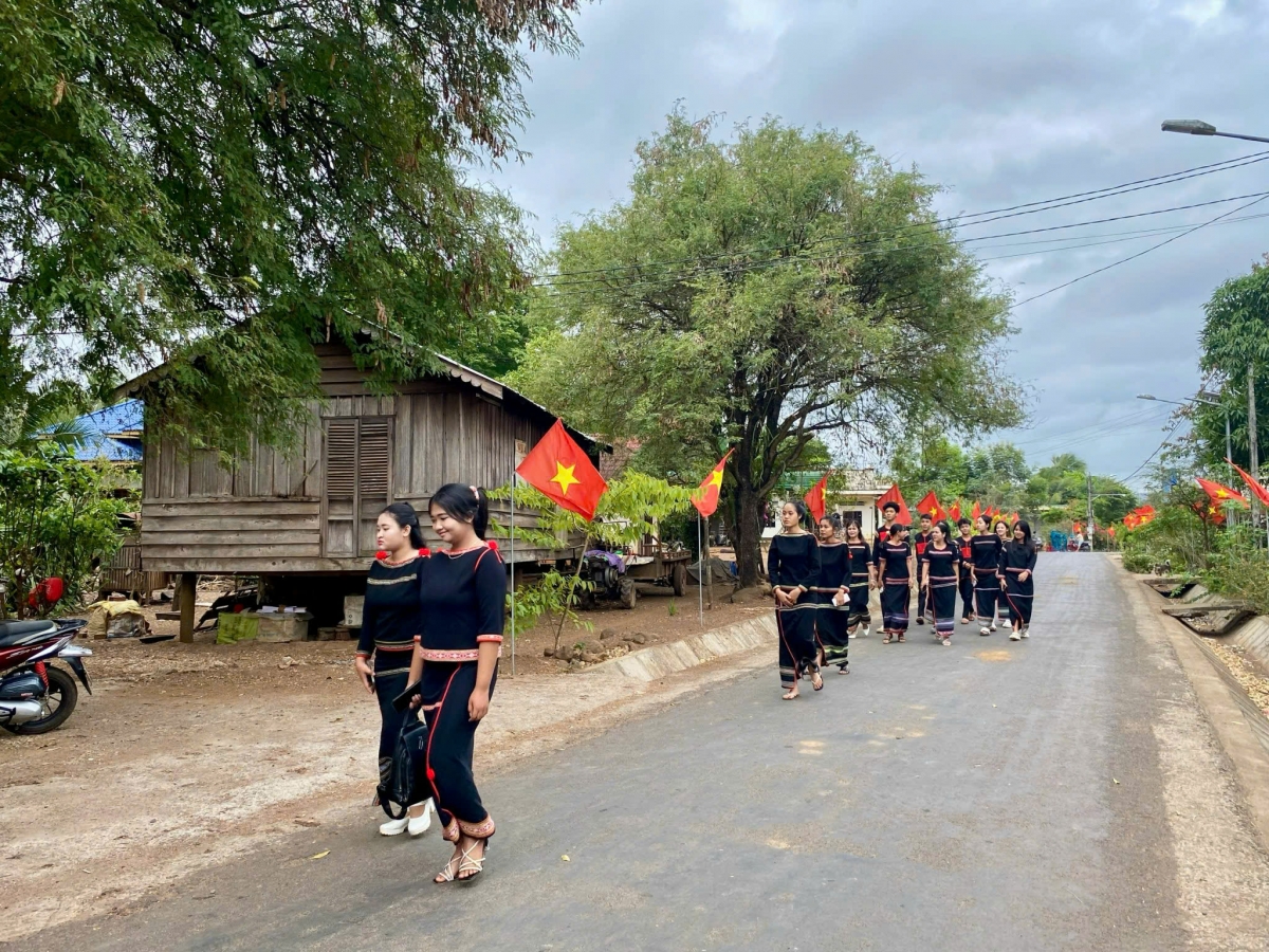 Tơring kon pơlei kon kông tơ̆ Đắk Lắk
